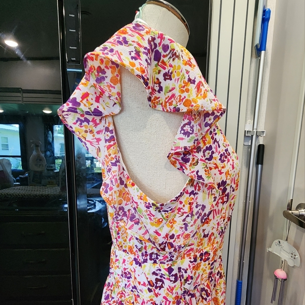 Julie Jordan Floral V-Neck Dress - Picture 5 of 10